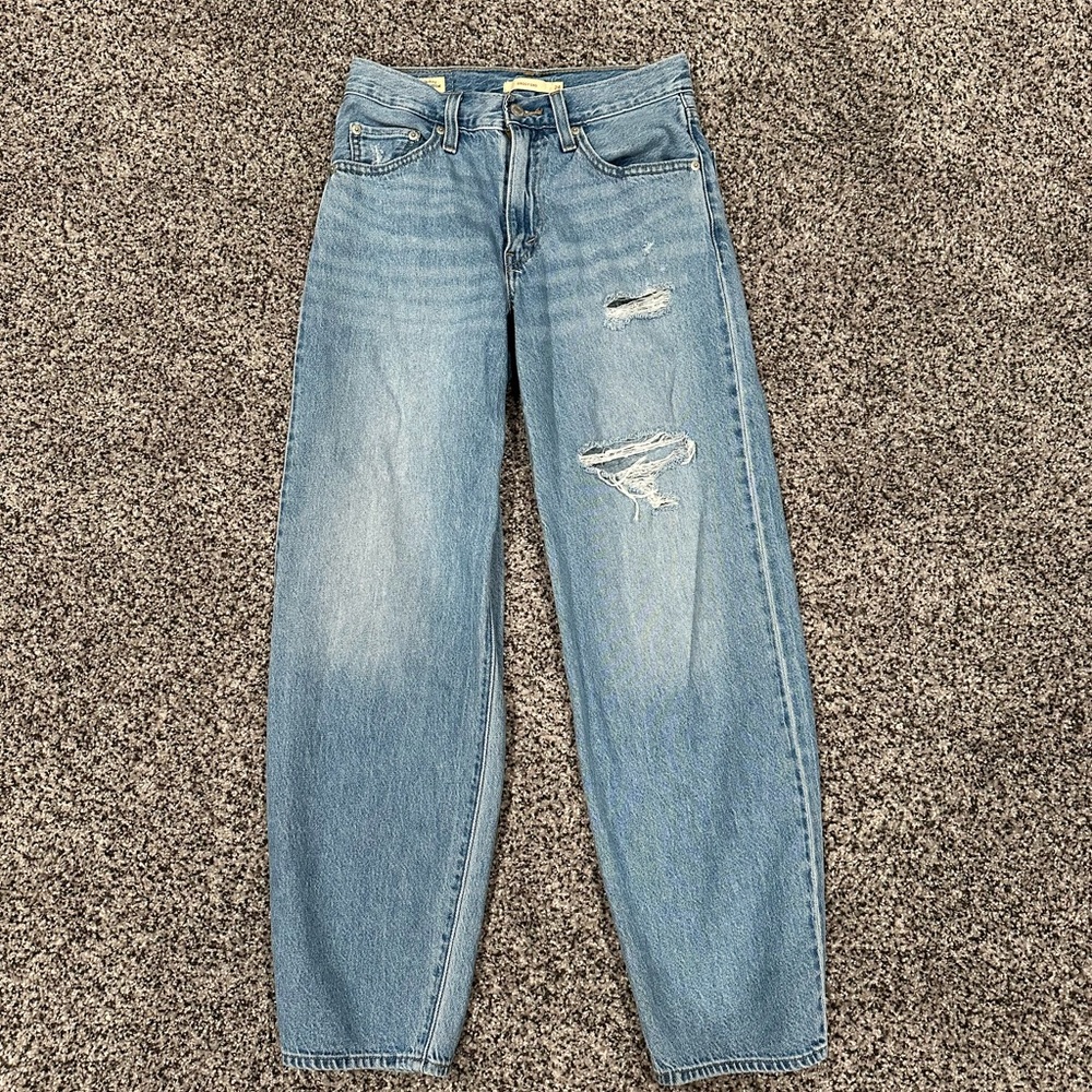 Levi’s Baggy Dad jeans